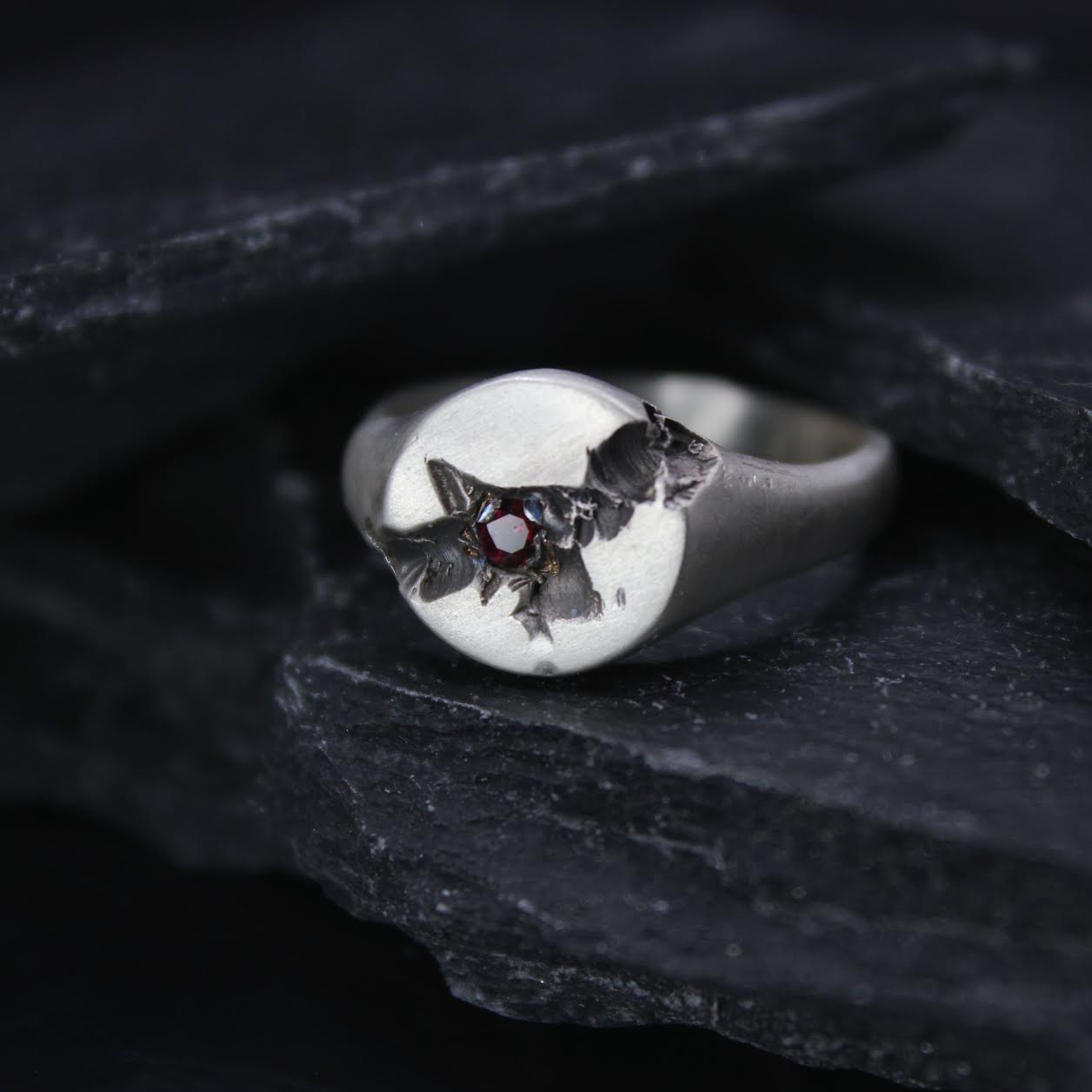 Fracture Signet with Garnet