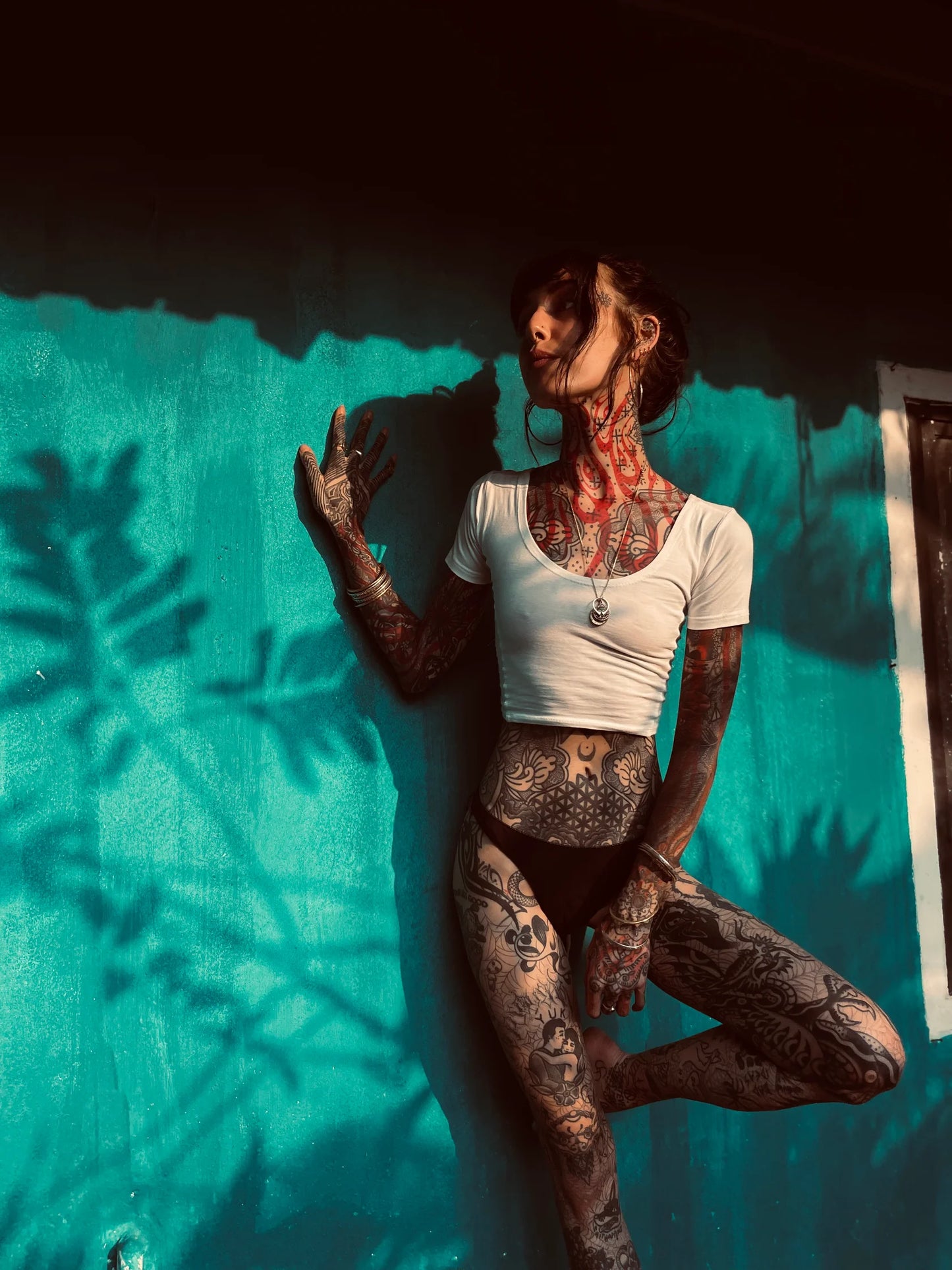 Classic Apparel: White Fitted Crop Tee