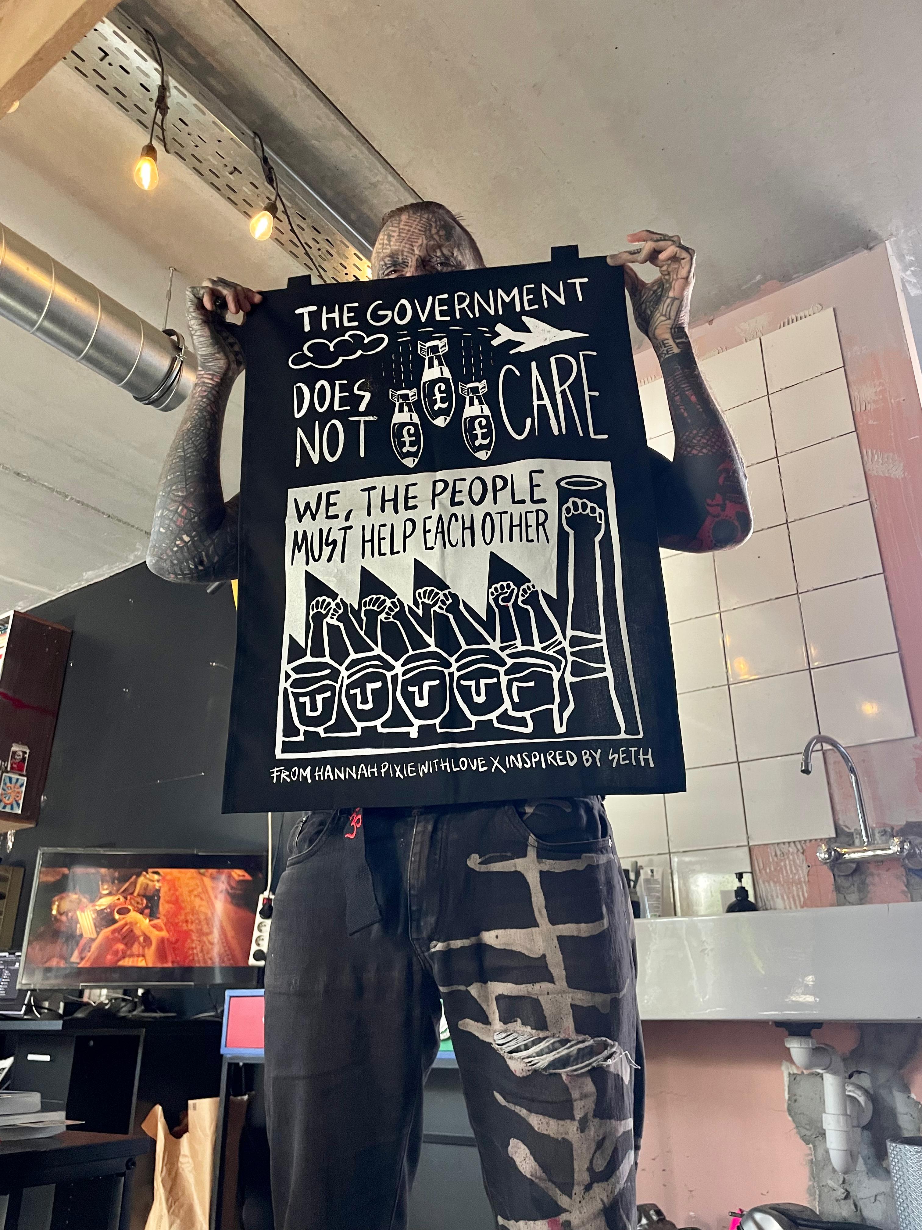 THE GOVERNMENT DOES NOT CARE PROTEST FLAG