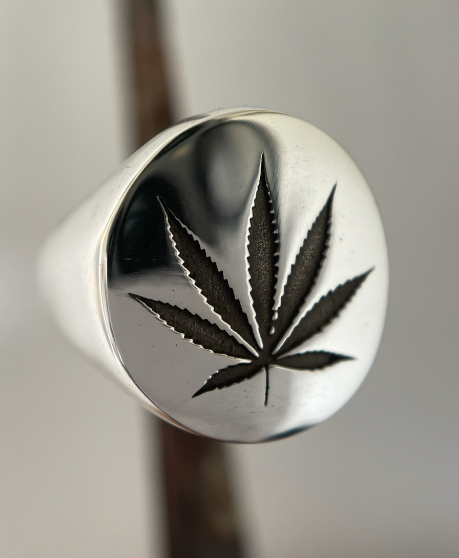 Large Sativa Weed Ring