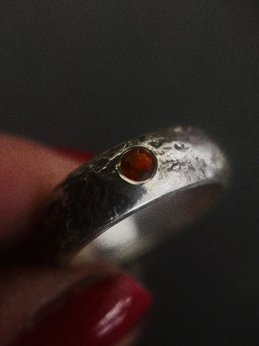 Traditional 6mm Band (with Organic Texture and Gemstone)